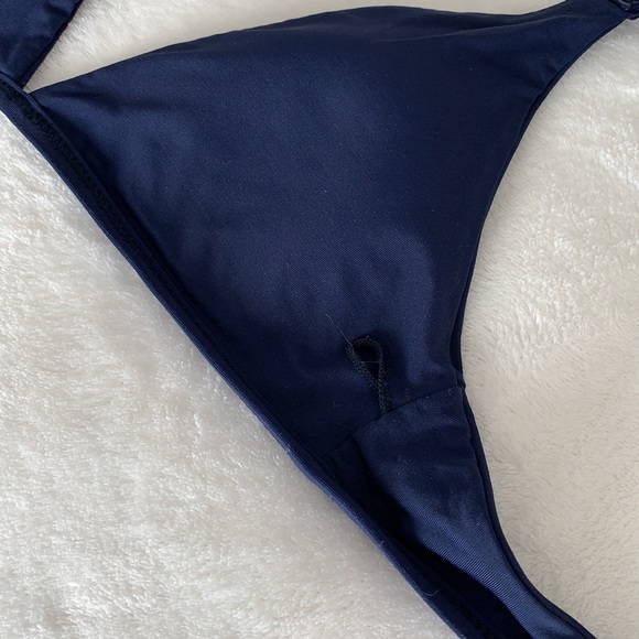 Bikini - Picture 6 of 8